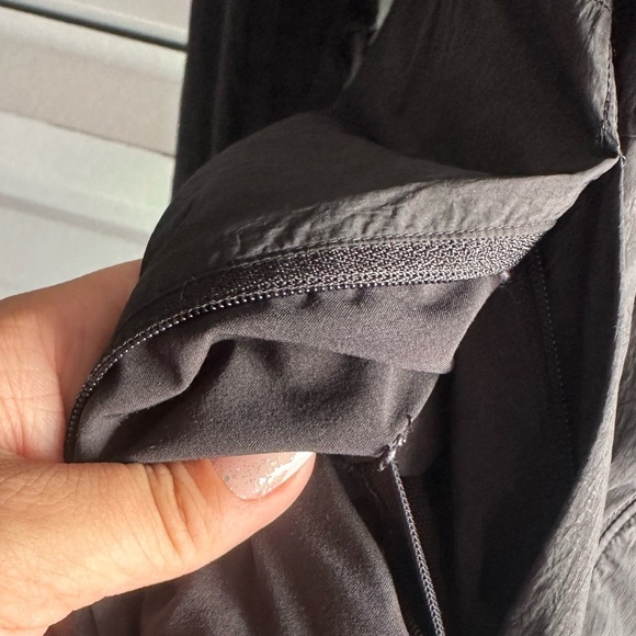 Women’s Lululemon Seek The Sky Water Repellent Jacket Size 8 - Picture 6 of 14